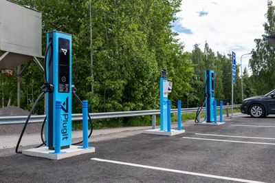 Plugit ostaa Helenin latausliiketoiminnan – nousee pääkaupunkiseudun suurimmaksi operaattoriksi